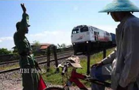 Kereta Api Banyubiru Solo-Semarang Tertabrak Mobil di Demak